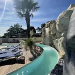 Camping Les Chouans Hotel *