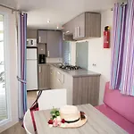 Camping Les Chouans Hotel *