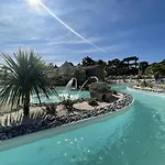 Camping Les Chouans Hotel *