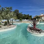 Camping Les Chouans Hotel *