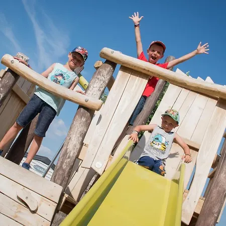 Camping Les Chouans ホテル *