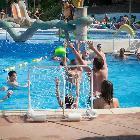 Camping Les Chouans 酒店 *