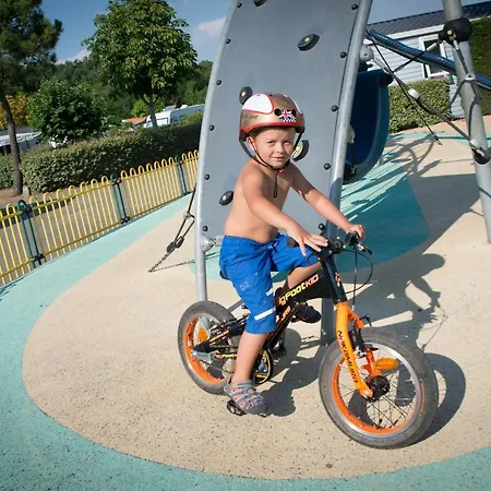 ホテル Camping Les Chouans サンティレール・ド・リエ