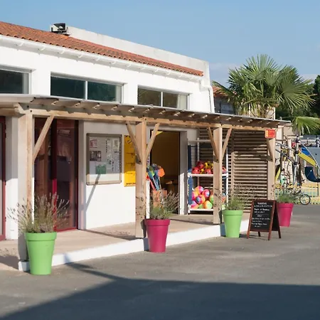 Camping Les Chouans 圣伊莱尔·德列