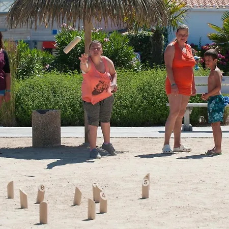 ホテル Camping Les Chouans サンティレール・ド・リエ