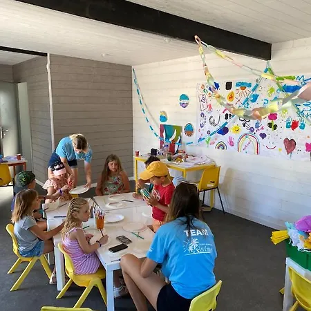 Camping Les Chouans 酒店 *