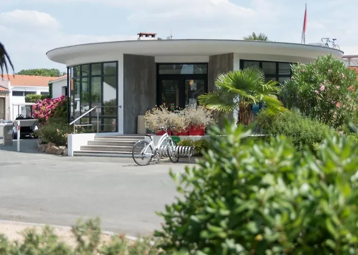 Camping Les Chouans Hotel