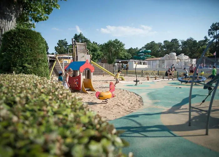 Camping Les Chouans Hotel