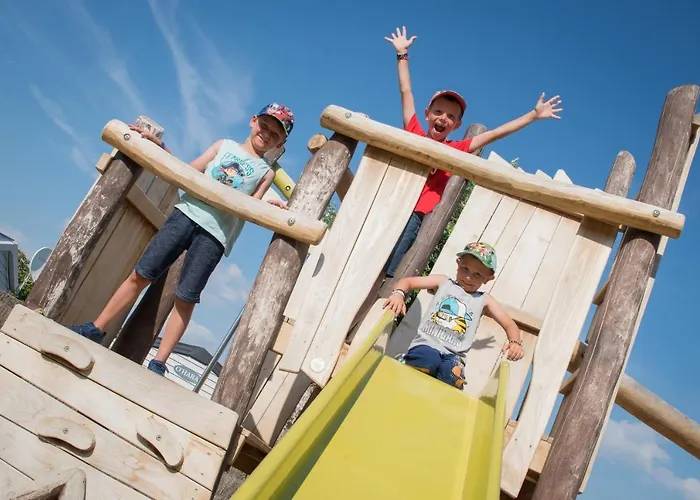 Camping Les Chouans Hotel *