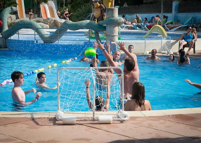 Camping Les Chouans Hotel *