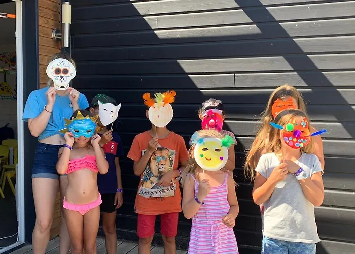 Camping Les Chouans Hotel *