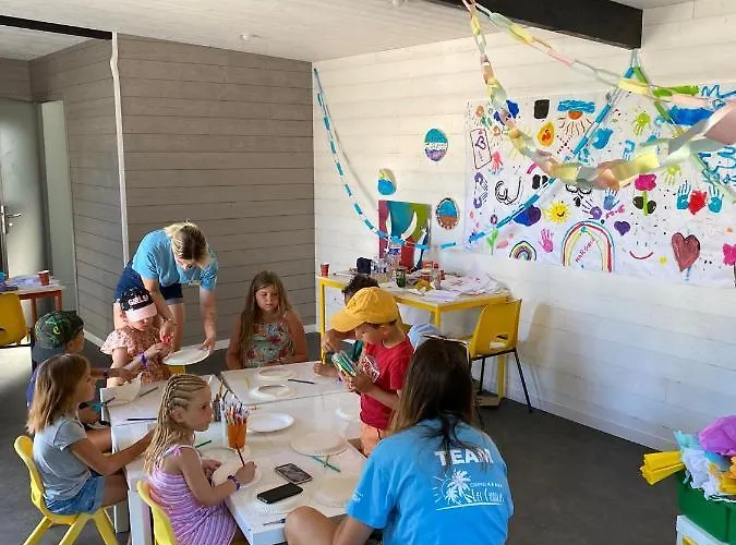 Camping Les Chouans Hotel *