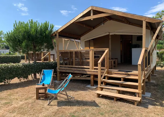 Camping Les Chouans Hotel