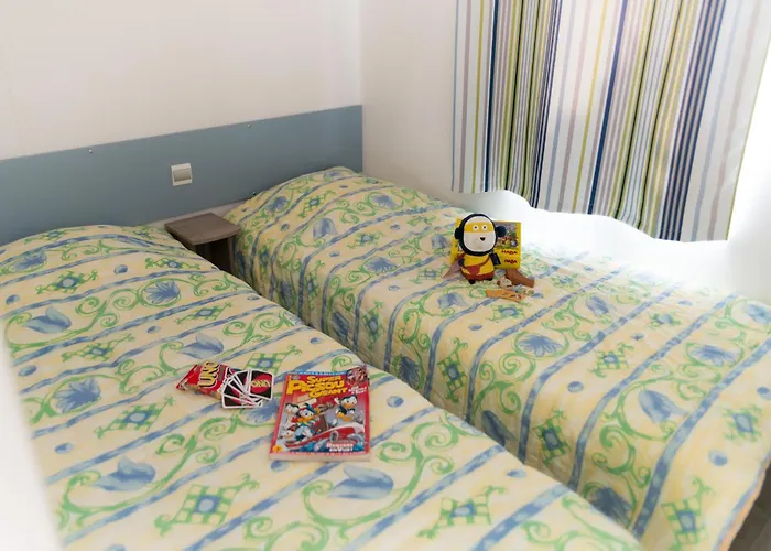 Camping Les Chouans Hotel *