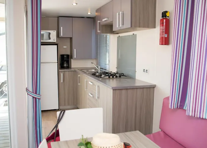 Camping Les Chouans Hotel *