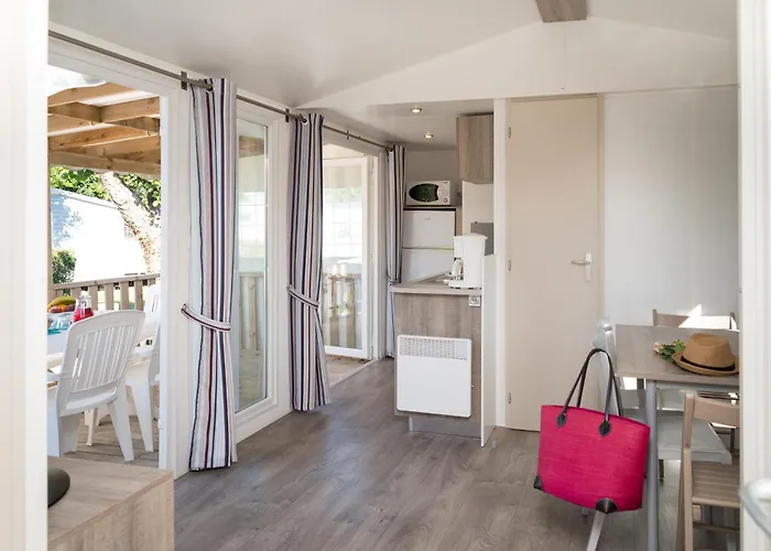 Camping Les Chouans Hotel