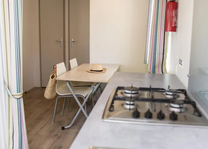 Camping Les Chouans Hotel *